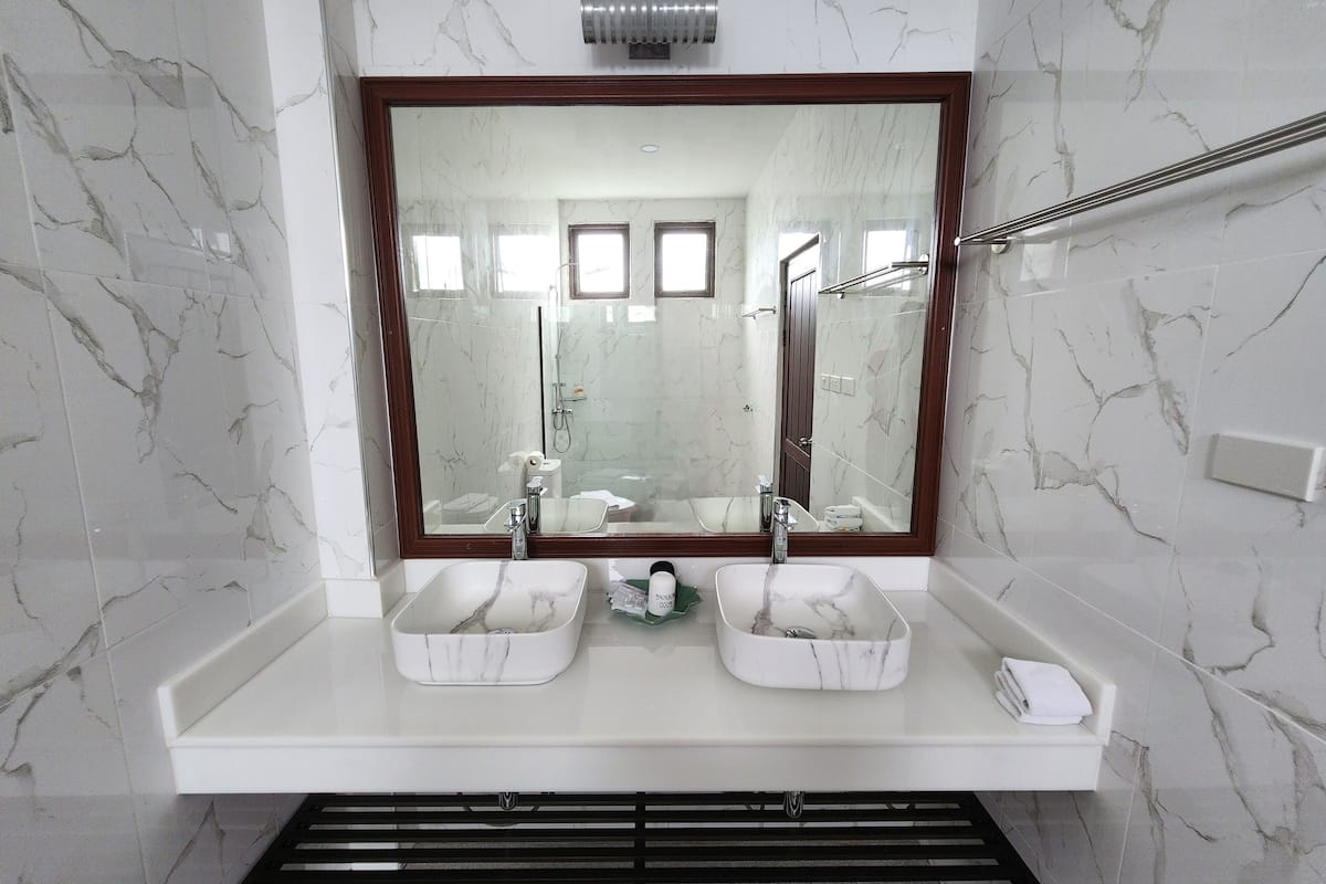 sunset 2 bedroom penthouse | bathroom | free toiletries, hair dryer, bathrobes, slippers