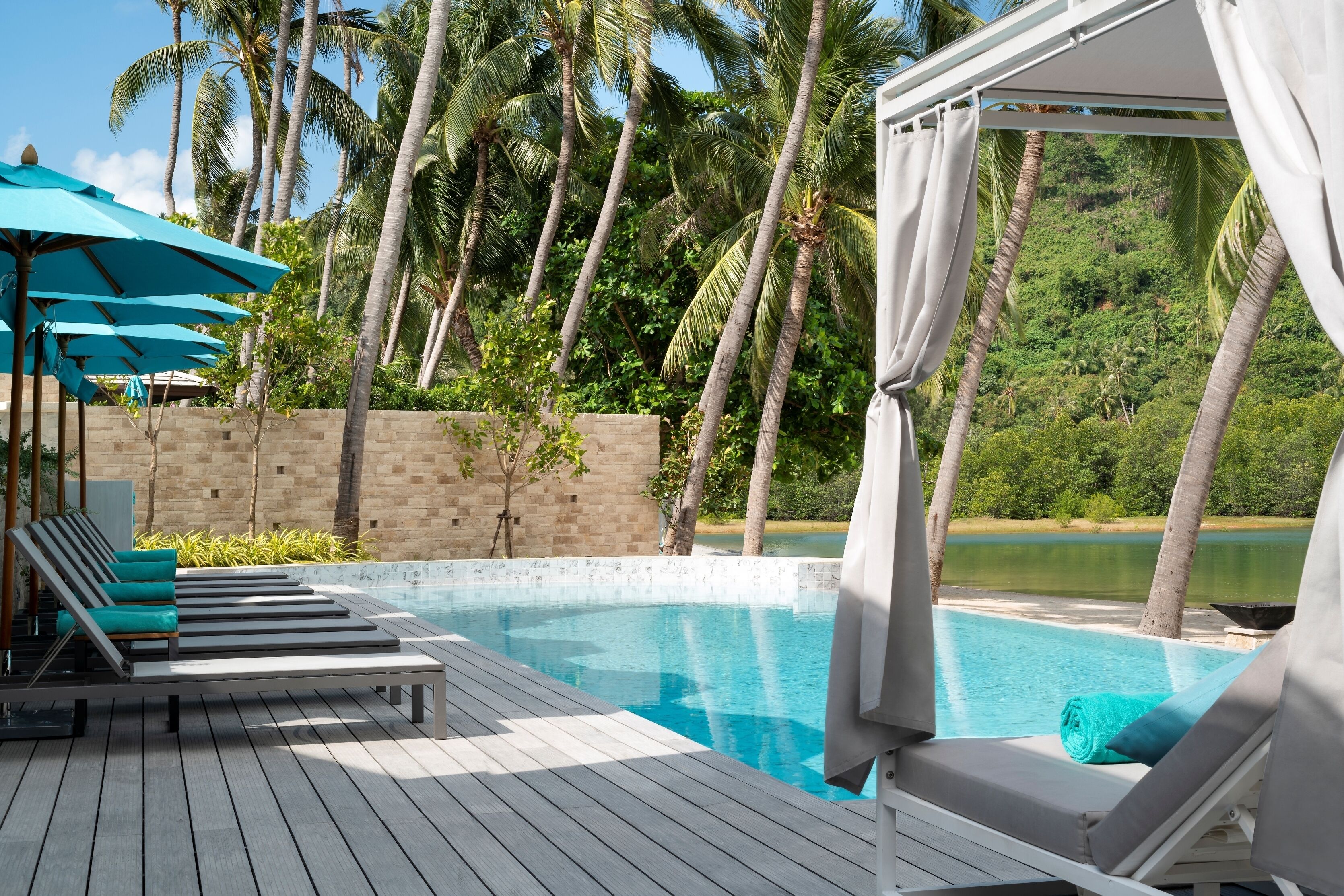 2 outdoor pools, free pool cabanas, pool umbrellas