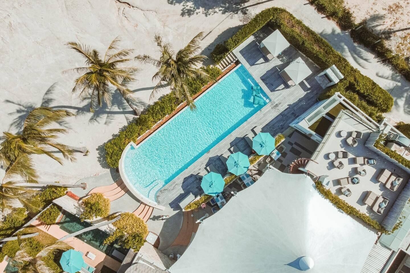 2 outdoor pools, free cabanas, pool umbrellas