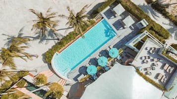 2 outdoor pools, free cabanas, pool umbrellas