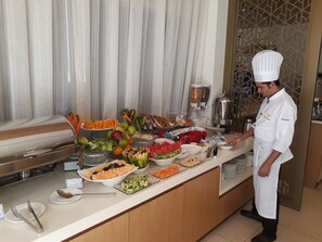 Buffet - Royal Falcon Hotel (Dubai)