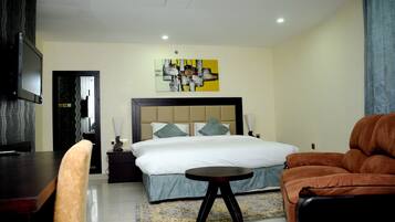 1 quarto, frigobar, cofres nos quartos, espaço de trabalho para notebook