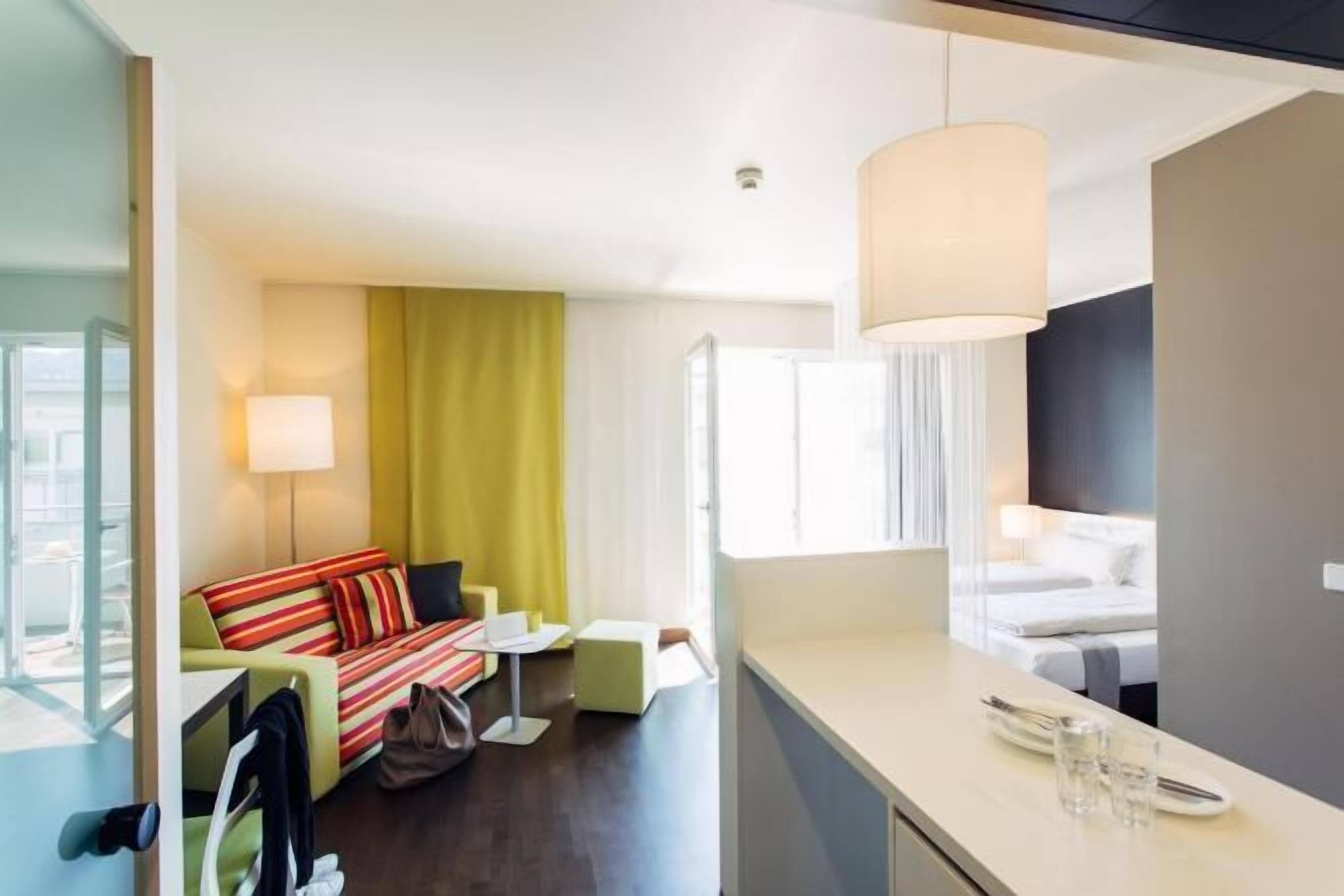 Living area | Flat-screen TV