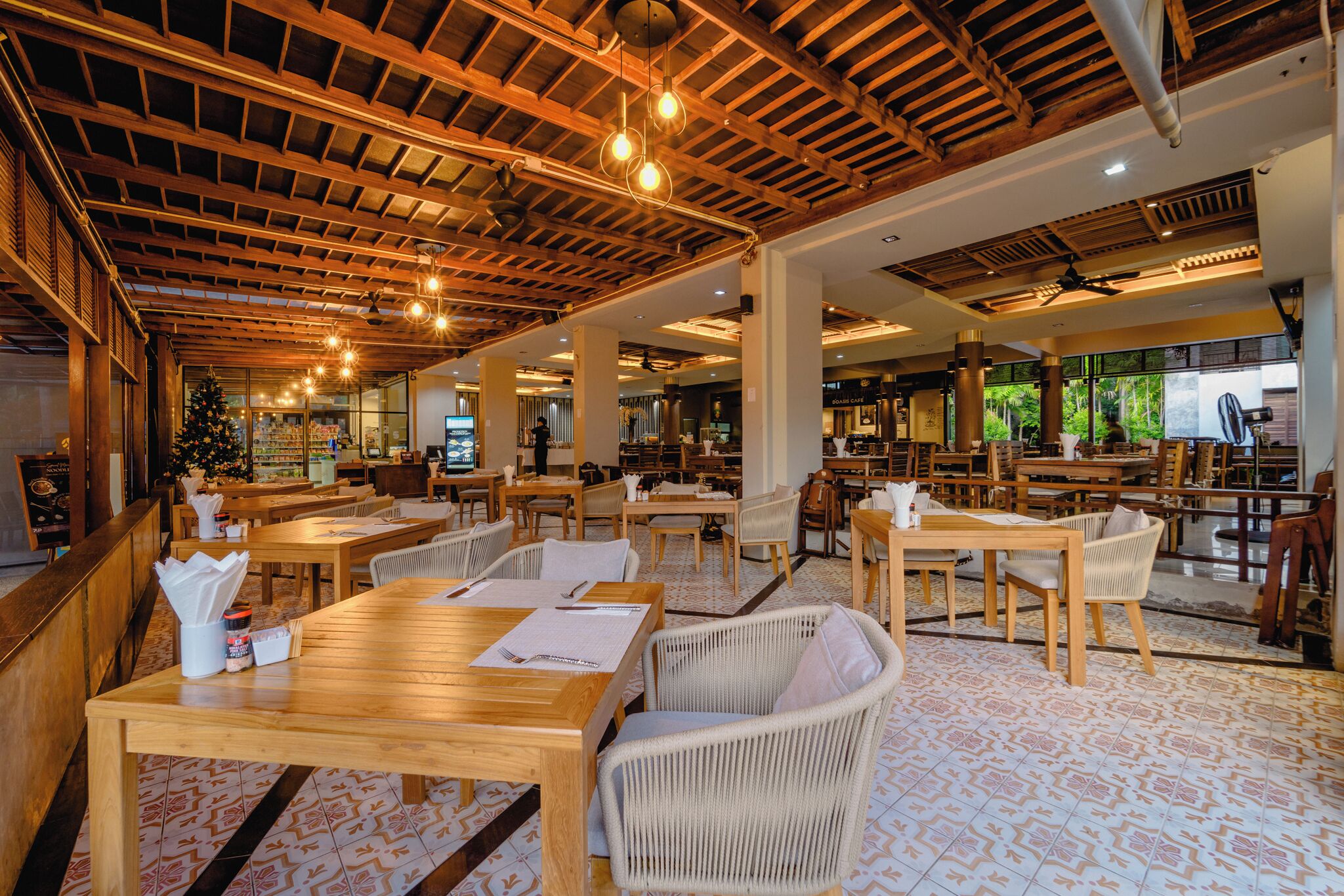 breakfast, lunch, dinner served; thai cuisine, sea views