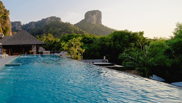 Indoor pool, outdoor pool, open 7:00 AM to 7:00 PM, sun loungers - Railay Princess Resort & Spa (Krabi)