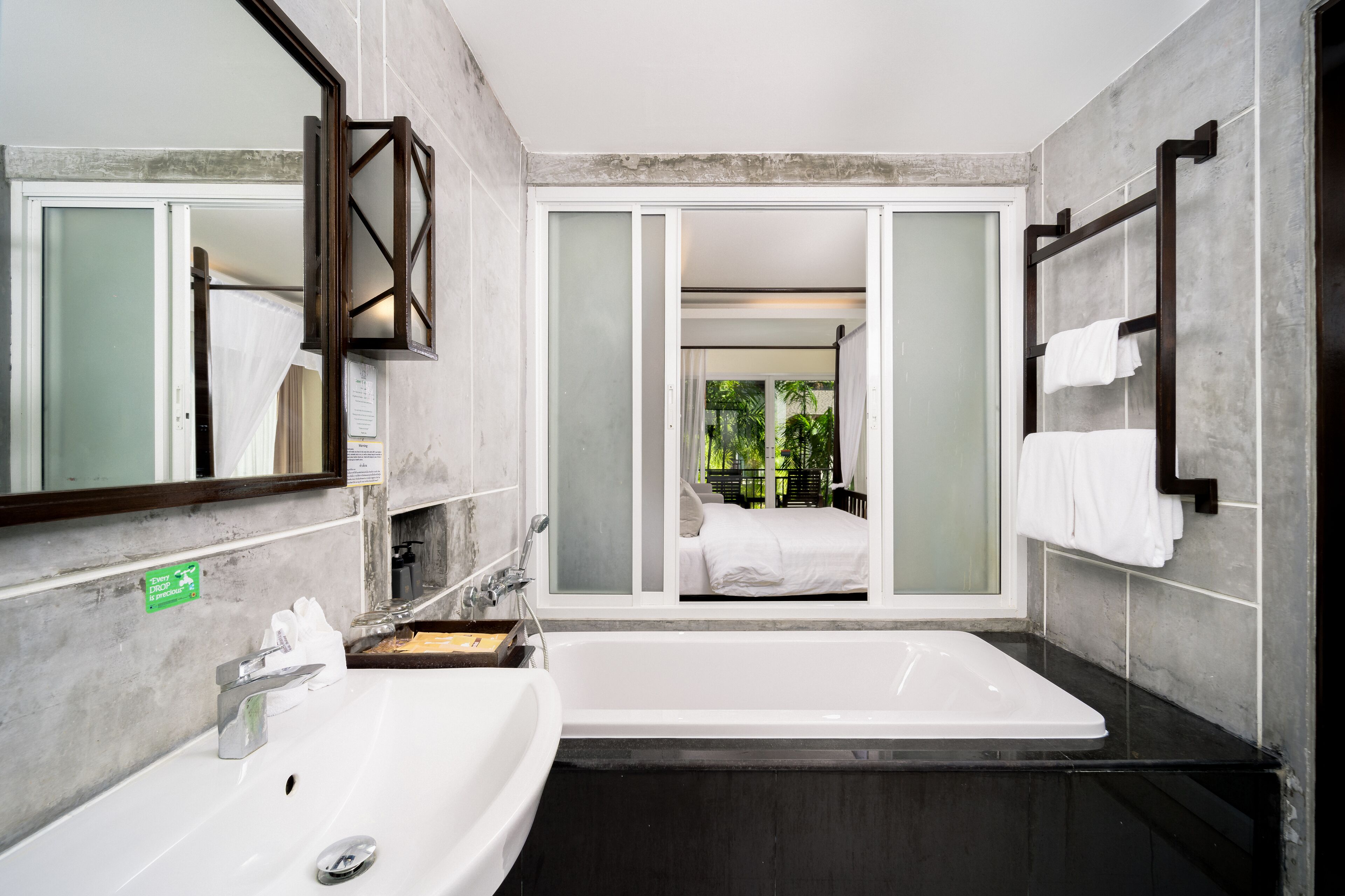 junior room, 1 bedroom | bathroom | shower, free toiletries, bathrobes, slippers