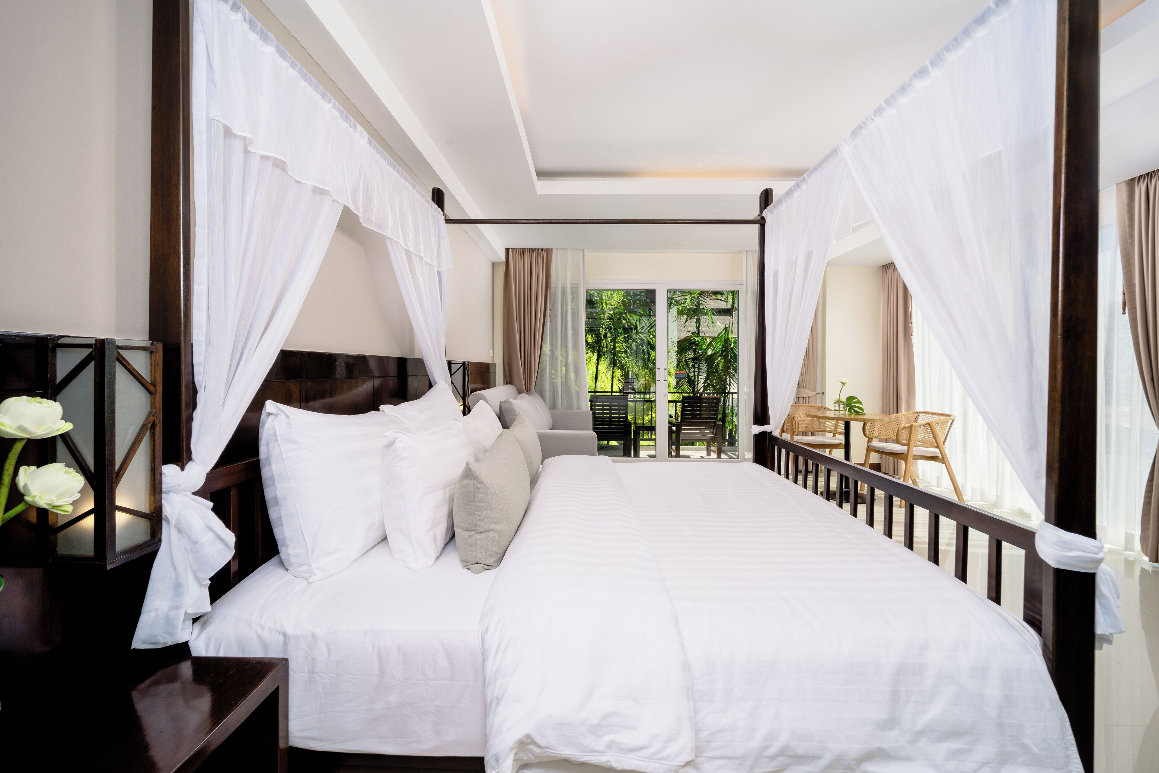 Hypo-allergenic bedding, Select Comfort beds, minibar, in-room safe