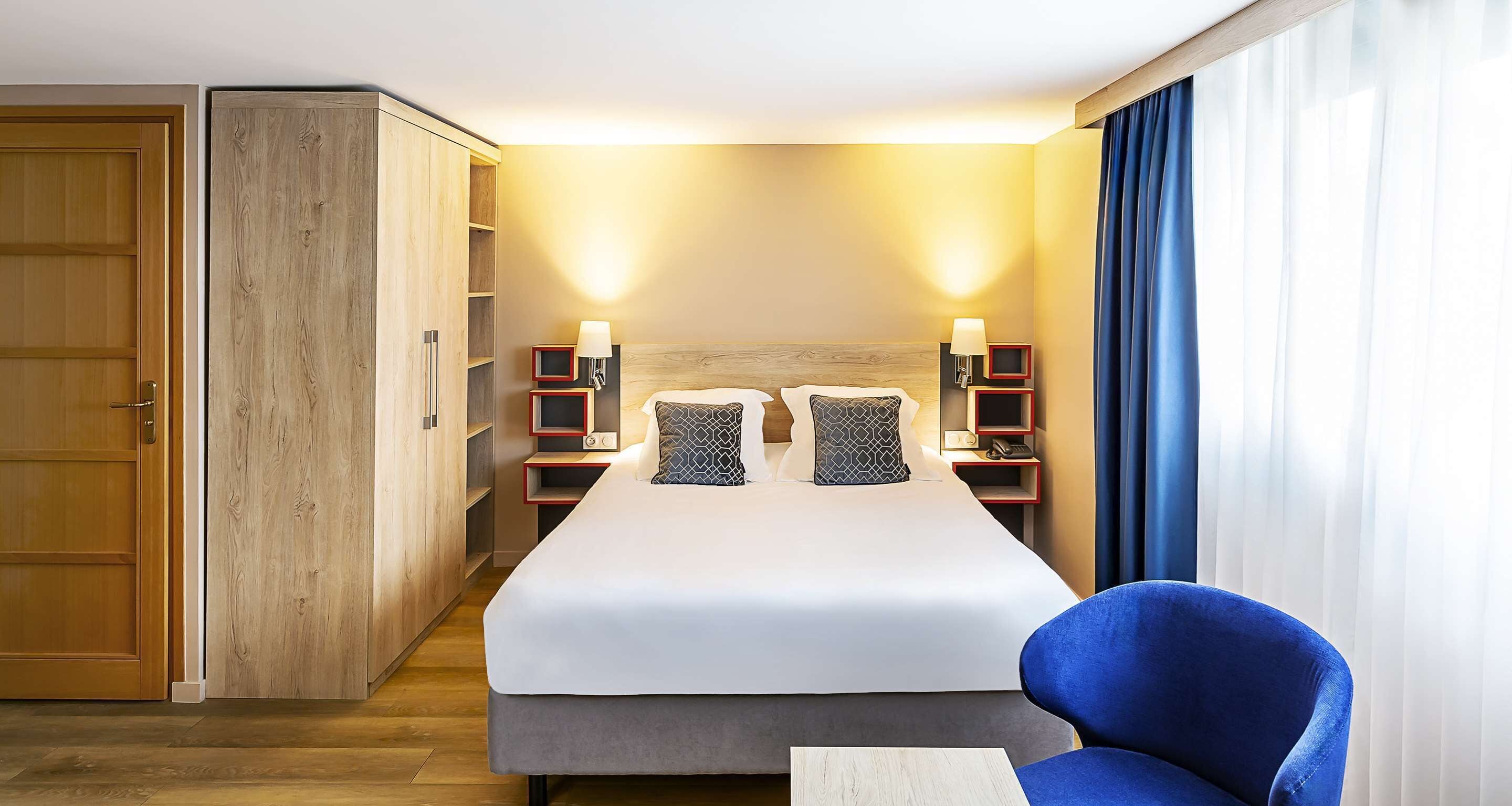 superior room, 1 queen bed, non smoking | 1 bedroom, premium bedding, in-room safe, desk