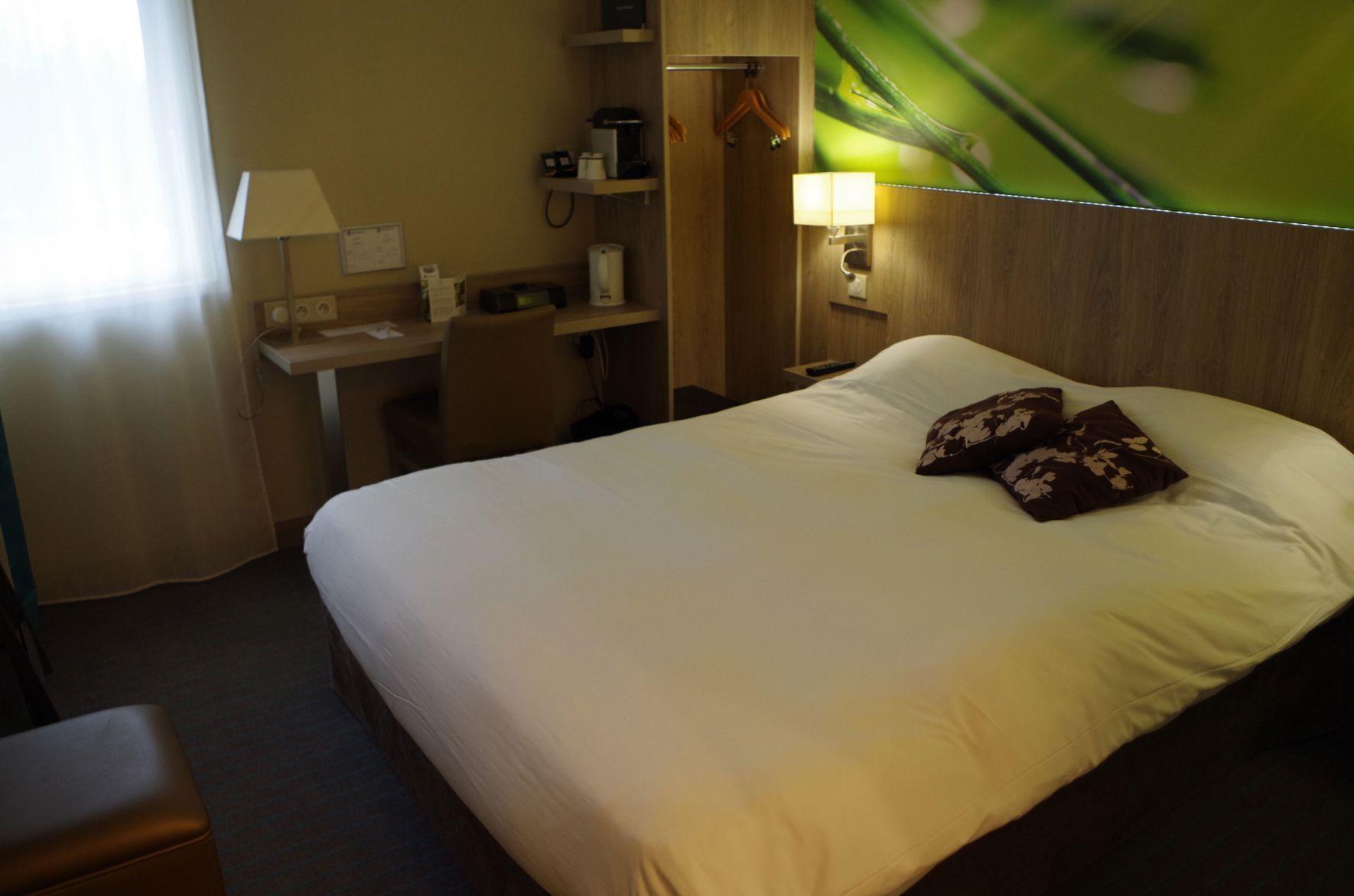 Premium bedding, in-room safe, desk, laptop workspace