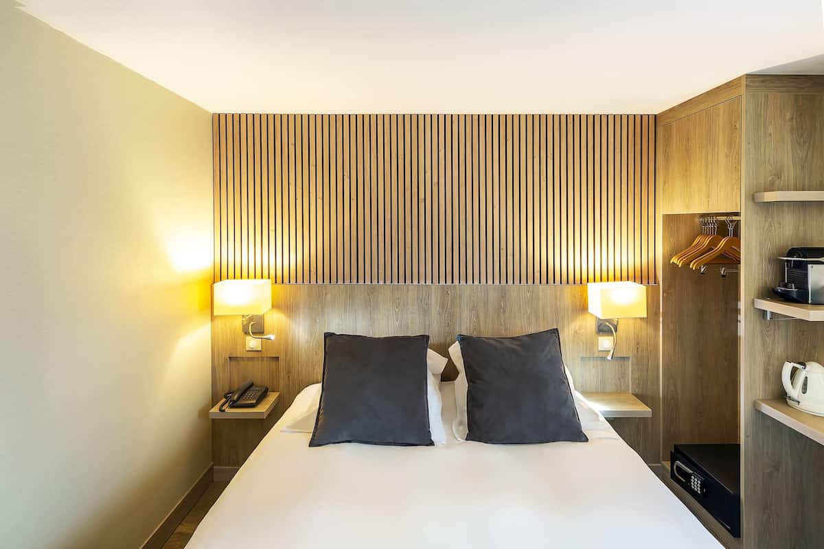 Chambre Standard, 1 grand lit, non-fumeur | Literie de qualité, coffre-fort pour ordinateur portable, bureau