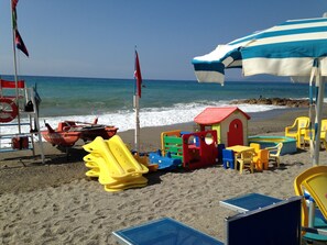 Private beach nearby, beach bar - Residence Le Saline (Borgio Verezzi)