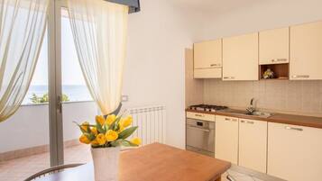 Appartement Confort, 1 chambre, balcon, vue mer | Coin cuisine privé