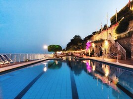 Piscina externa sazonal