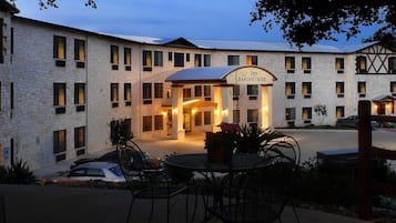 Experience the charm of Inn Barons Creek, a traditional hotel with a symmetrical design and a welcoming entrance.