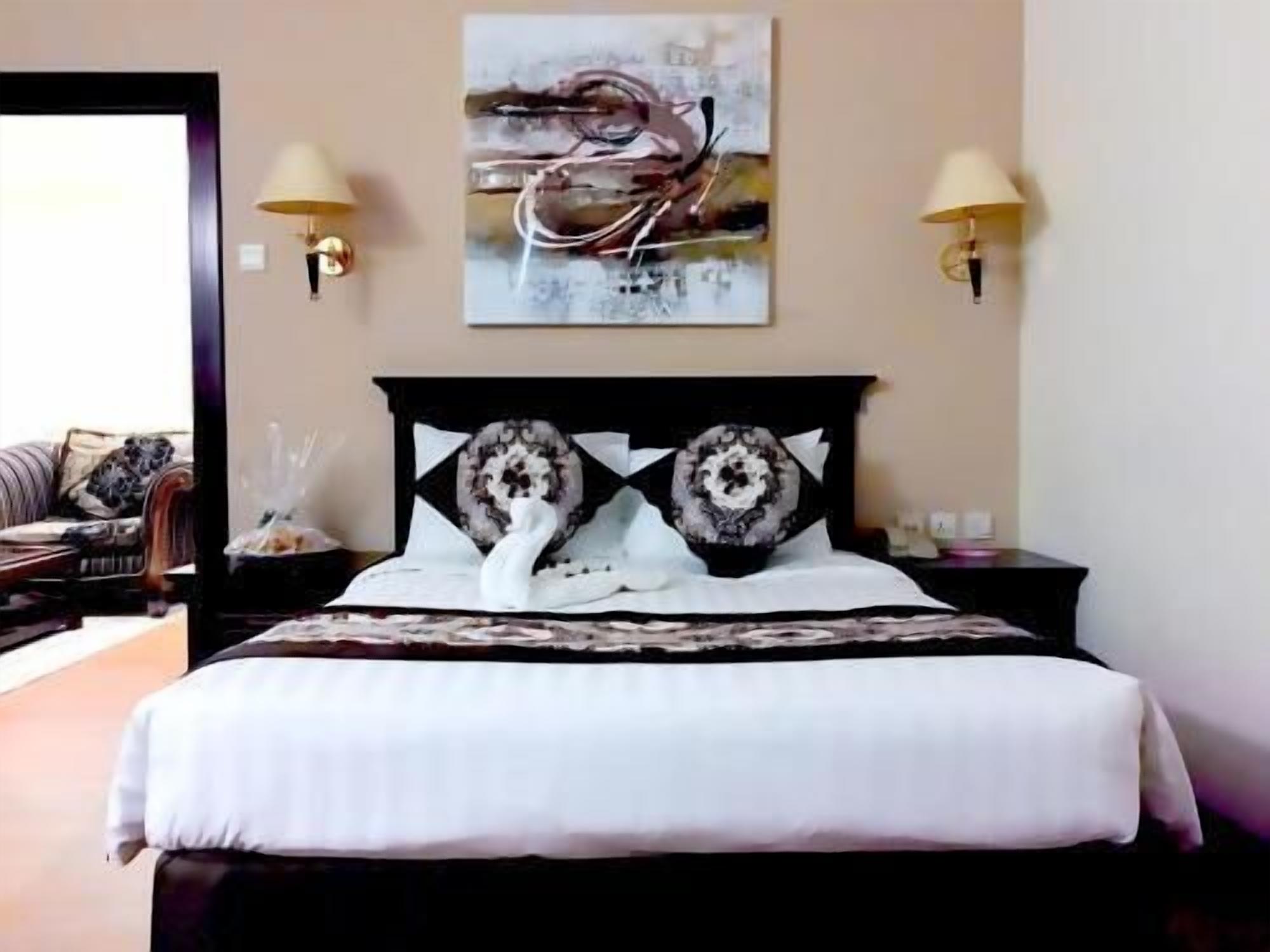 Minibar, in-room safe, iron/ironing board, rollaway beds