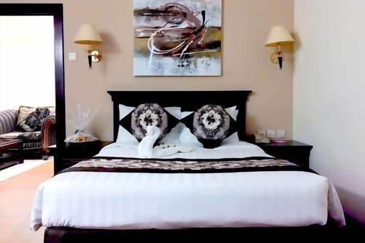 Minibar, in-room safe, iron/ironing board, rollaway beds