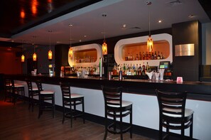 3 間酒吧/酒廊、池畔酒吧