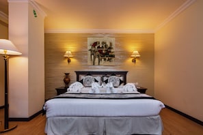 Minibar, in-room safe, iron/ironing board, rollaway beds - Pars International Hotel (Manama)