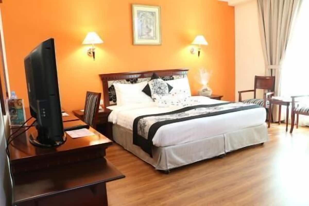 Minibar, in-room safe, iron/ironing board, rollaway beds