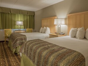 豪華客房, 2 張標準雙人床, 非吸煙房 | 舒適加層、熨斗/熨衣板、免費搖籃/嬰兒床、免費折疊床/加床