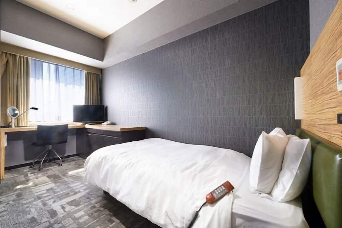 Premium bedding, down comforters, desk, blackout drapes