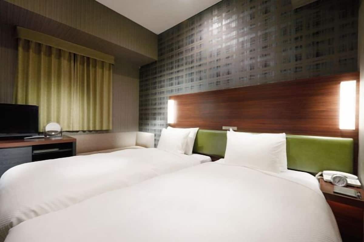 Premium bedding, down comforters, desk, blackout drapes