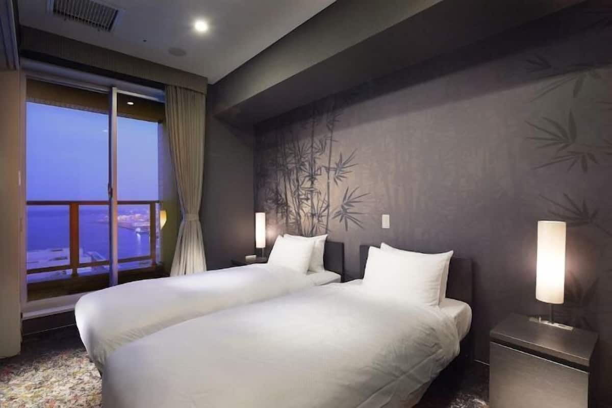 Premium bedding, down comforters, desk, blackout drapes