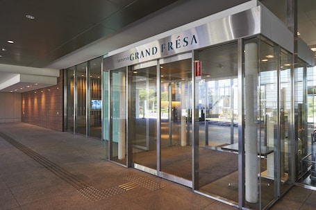 Property entrance. Sotetsu Grand Fresa Tokyo - Bay Ariake