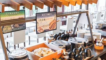 Daily buffet breakfast (JPY 2090 per person)