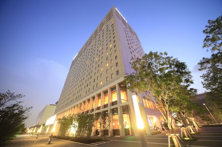Front of property - evening/night. Sotetsu Grand Fresa Tokyo - Bay Ariake
