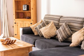 Standard-huoneisto, 1 makuuhuone | Oleskelualue | Taulutelevisio