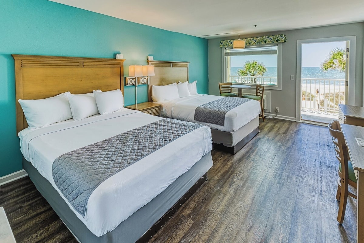 Ocean View, Standard 2 Queen Beds | เครื่องนอนระดับพรีเมียม, เตียงพร้อมฟูกเสริมที่นอน, ตู้นิรภัยในห้องพัก