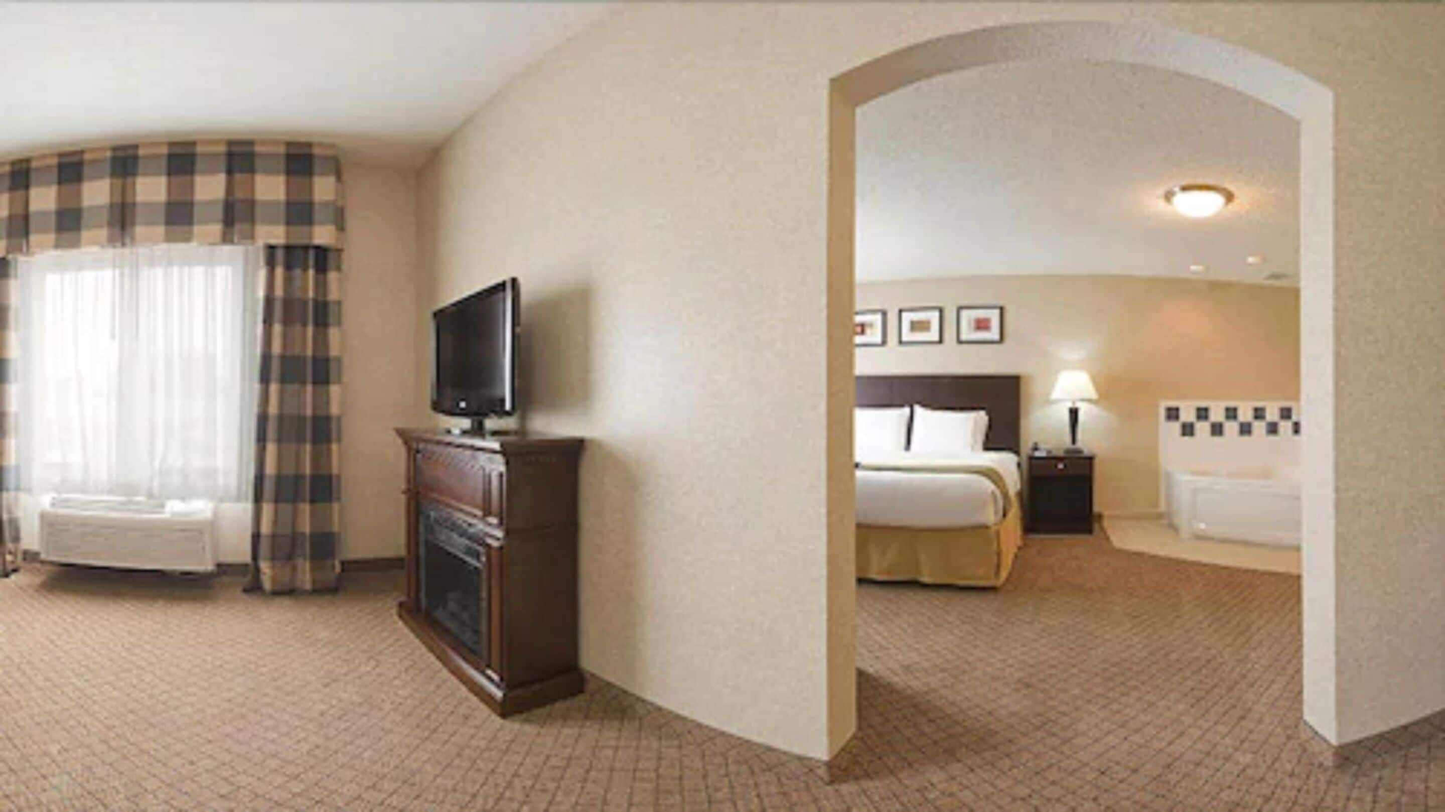 suite, 1 king bed | pillow-top beds, in-room safe, desk, laptop workspace