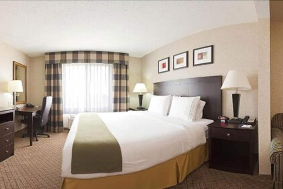 Pillow-top beds, in-room safe, desk, laptop workspace