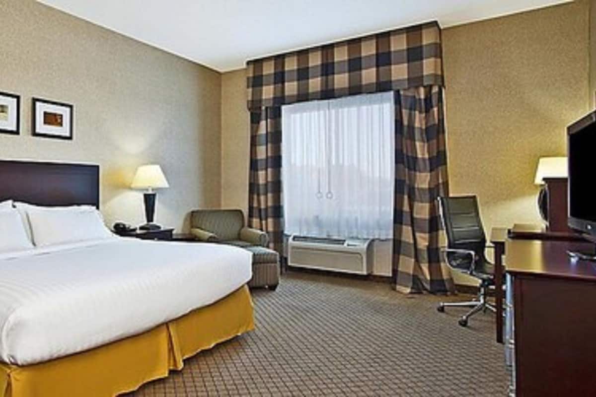 Pillow-top beds, in-room safe, desk, laptop workspace