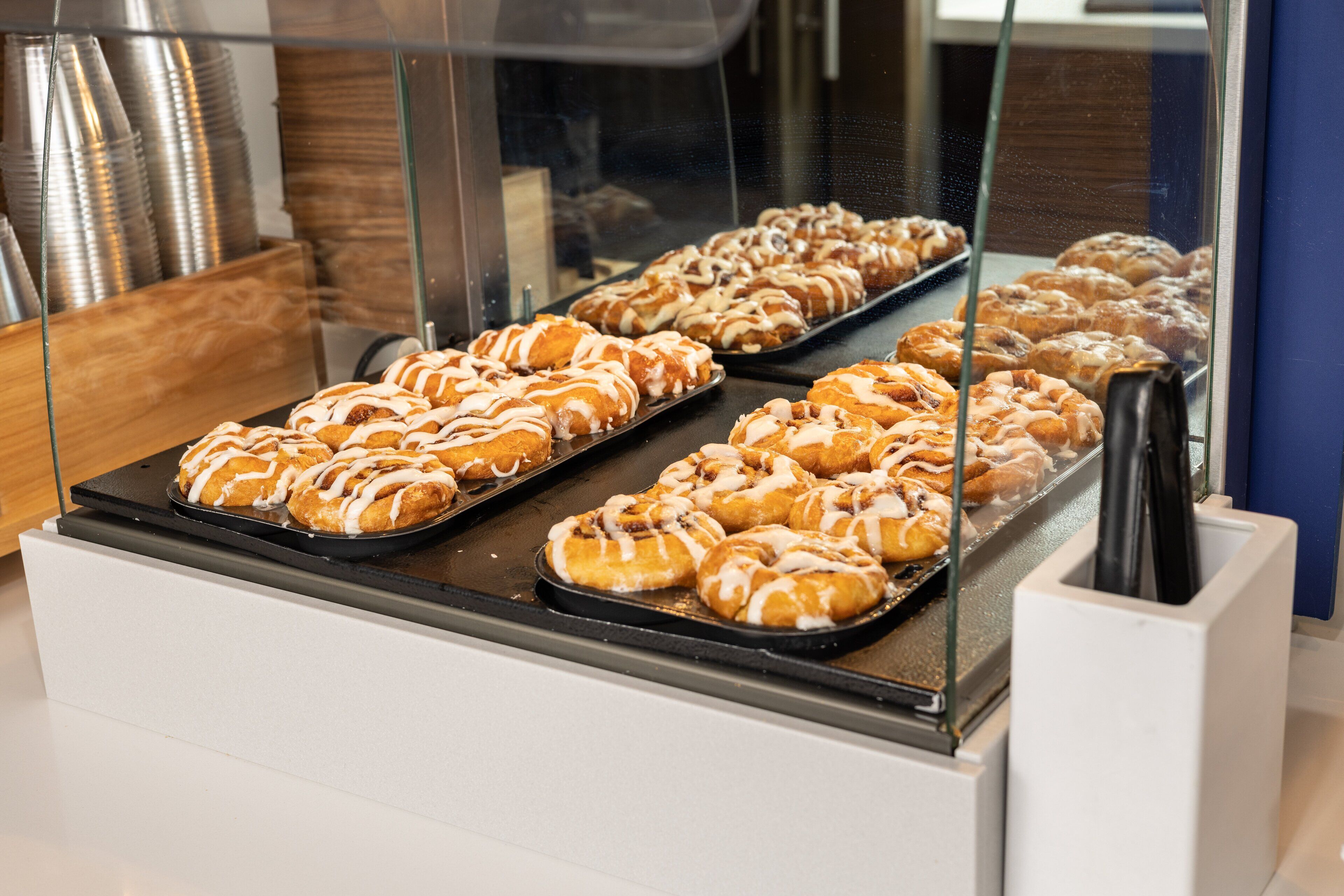 free buffet breakfast