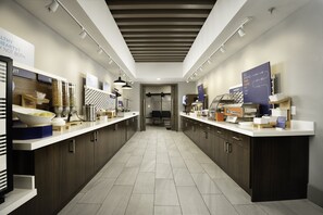 Free buffet breakfast - Holiday Inn Express Hotel & Suites FESTUS - SOUTH ST. LOUIS by IHG (Festus)