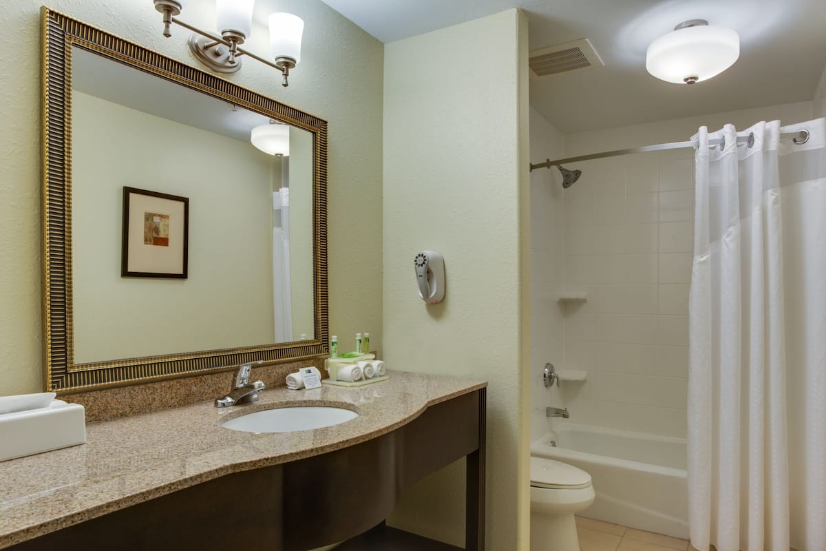 combined shower/bathtub, rainfall showerhead, hair dryer, towels