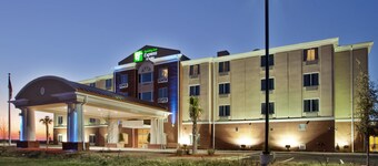 Holiday Inn Express and Suites Moultrie by IHG
