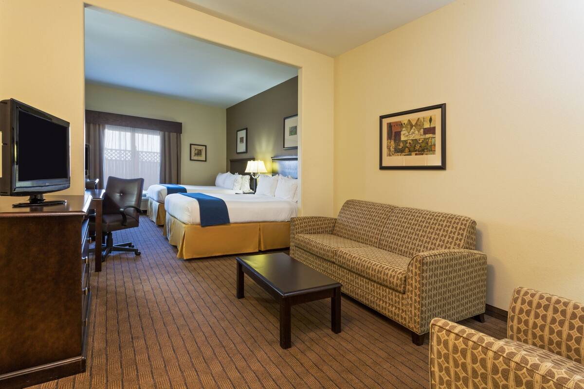 Suite, 1 Bedroom | Desk, blackout drapes, iron/ironing board, rollaway beds (surcharge)