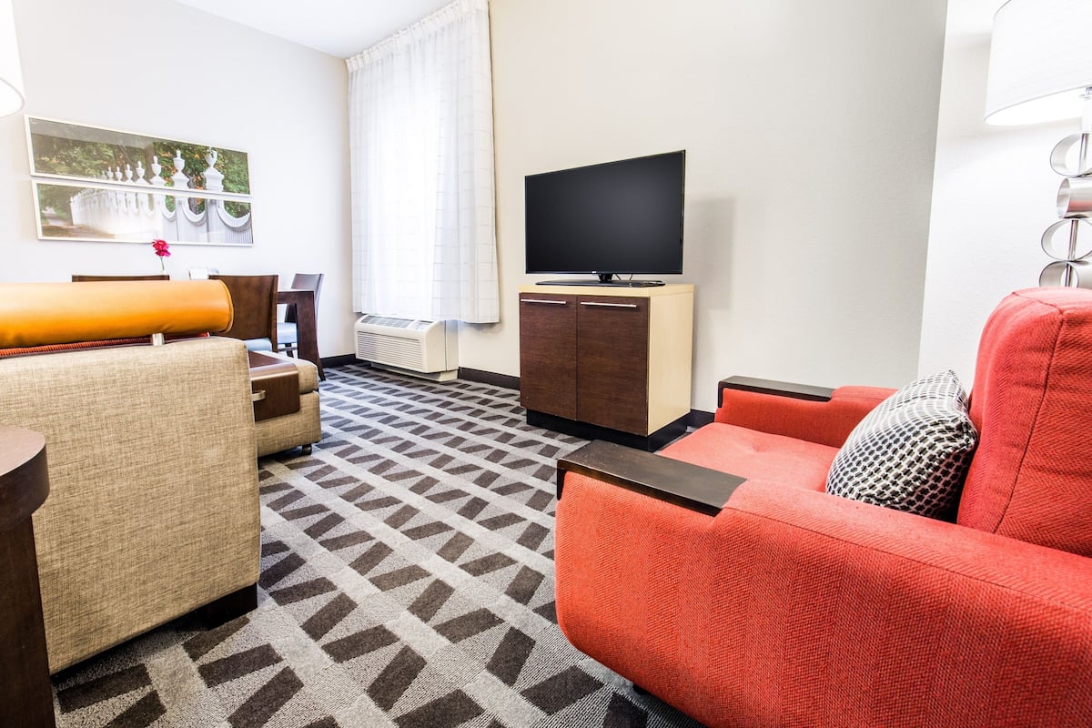In-room safe, desk, blackout drapes, iron/ironing board