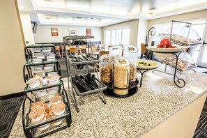 Desayuno continental gratuito y diario