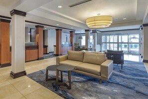 Lobby - Fairfield Inn & Suites by Marriott Texarkana (Texarkana)
