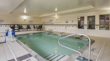 Indoor pool, sun loungers