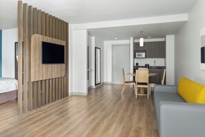 Suite, 1 très grand lit | Literie de qualité supérieure, coffres-forts dans les chambres, bureau