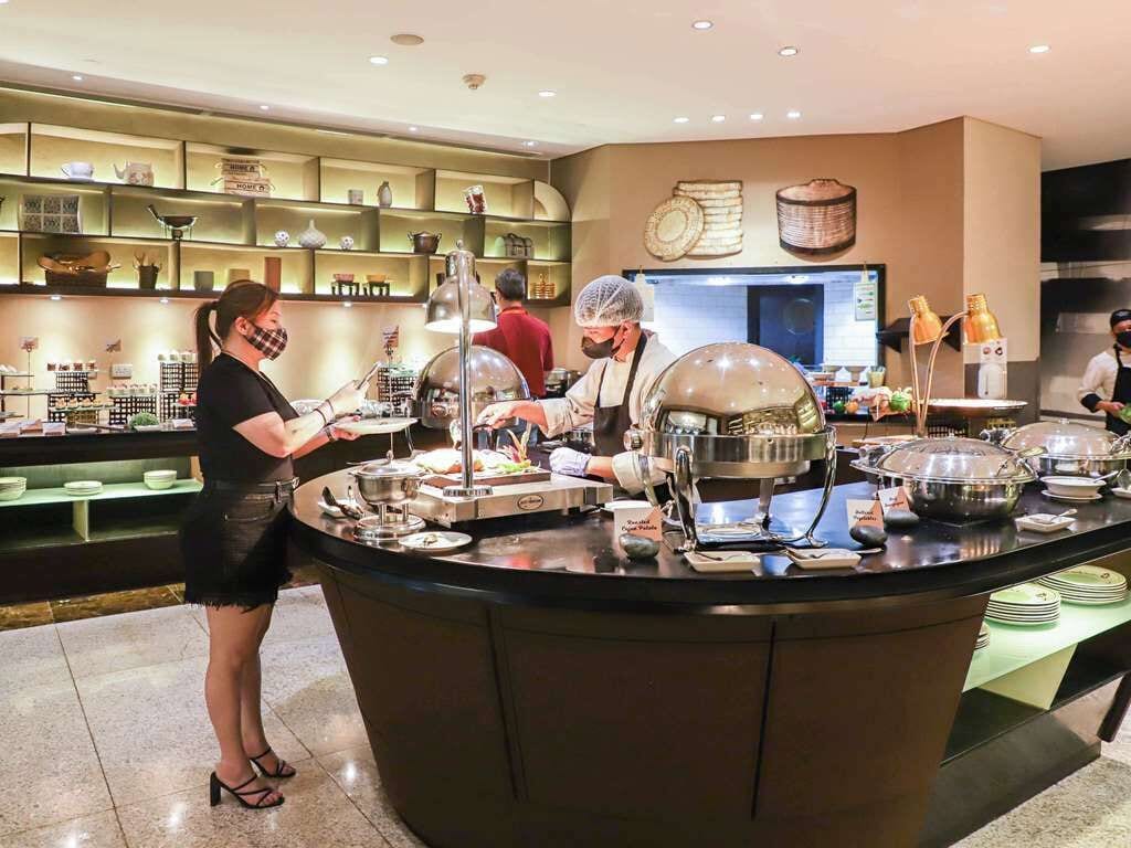 Breakfast, lunch and dinner served