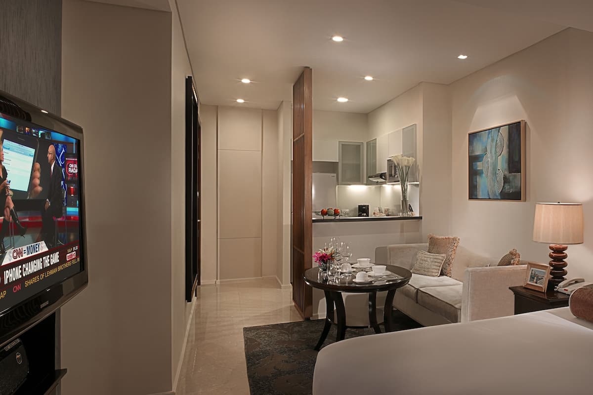 Caja de seguridad en la habitación y escritorio