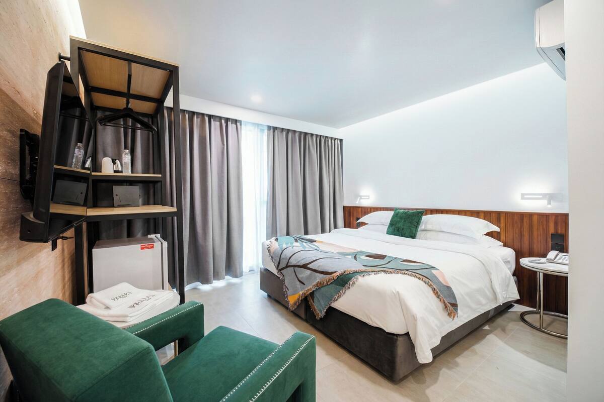 Minibar, in-room safe, desk, rollaway beds (surcharge)