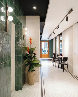 Interior entrance - Grand Inn Hotel (Bangkok)