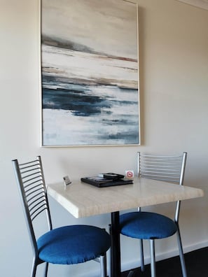 Standard Studio, Non Smoking, Kitchen (Studio Spa Bath Units) | In-room dining